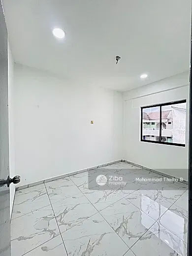 Flat Camar, Taman Perling