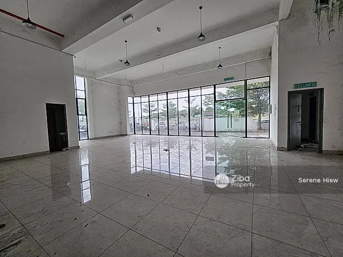 Empire Park Gelang Patah
