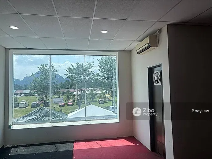 Taman Lapangan Jaya,lapangan Sentral