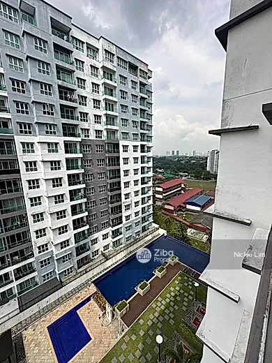 Season Luxury Apartment